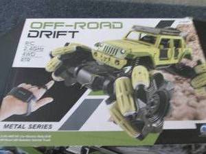 CIS 118-Scale Remote-Controlled 4W...