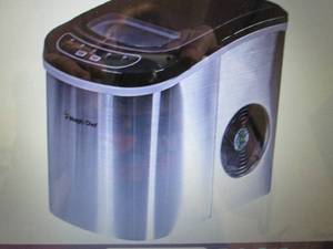 Magic Chef Countertop Ice Maker - S...