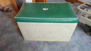 lot 161 image: Padded Bench
