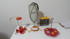 lot 177 image: 4 Bird Feeders