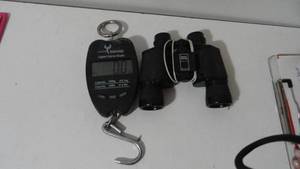 lot 180 image: Big game digital game scale Instafocus Bushnell binoculars