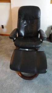 lot 188 image: Ekornes Stressless Modern Leather Recliner & Ottoman Chair Large Consul Vintage Looks New