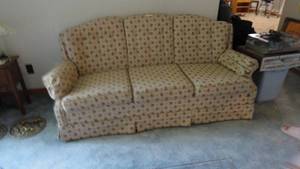 lot 207 image: Sofa
