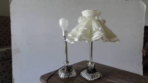lot 208 image: 2 Lamps