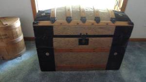lot 213 image: Vintage Trunk