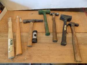 lot 11 image: Hammers & handles 7 peices