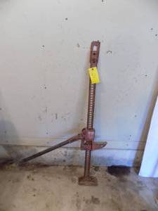 lot 21 image: Handy man HiLift Jack