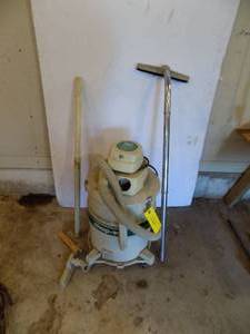 lot 22 image: Shop vac