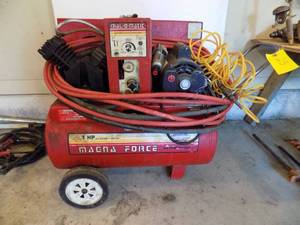 lot 25 image: Air compresser Magna Force