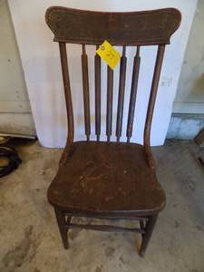 lot 27 image: Vintage wooden chair