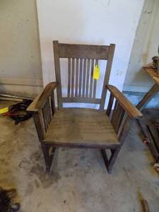 lot 31 image: Vintage wooden oak chair