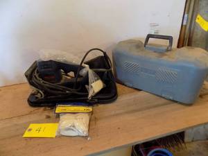 lot 40 image: Ryobi Biscuit cutter with case Bag of wood biscuit #10