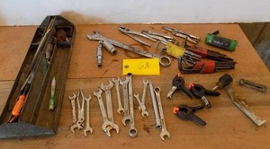 lot 62 image: Hand tools, hex wrenches, clamps, pliers, tool tray, vice grips