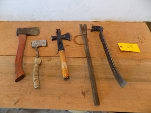 lot 65 image: Hand Tools - 3 Axes, Tool Bars