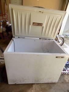 lot 95 image: Chest Freezer
