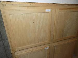 lot 122 image: Wall Cabinet with Oak Fronts and Shelves, No Backs
