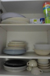 lot 226 image: Serving platters, Dinner plates, Cups, Bowls