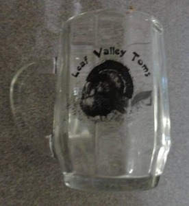 lot 228 image: Advertising Glasses & Mugs  Leaf Valley Toms  with turkeys on them