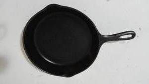 lot 239 image: #8 Skillet Made in USA