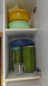 lot 247 image: Tupperware jello mold, pitchers, bowl