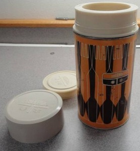 lot 251 image: Vintage pint size thermos, Ice container