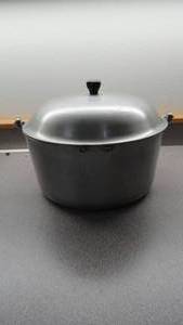 lot 260 image: Vintage roasting pan, tomato strainer, aluminum grilling pans