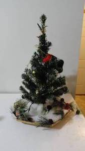 lot 268 image: Minnie Christmas tree