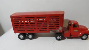 lot 272 image: Vintage Tonka cattle truck made in mound Minnesota