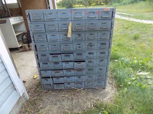 lot 325 image: Parts storage bin