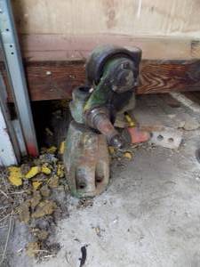 lot 326 image: John Deere part