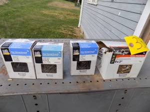 lot 334 image: Outdoor wood screws
