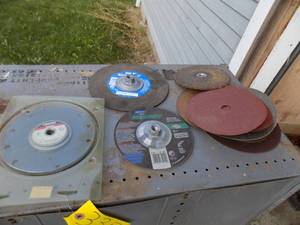 lot 335 image: Lot of Misc Sanding & Grinding Discs