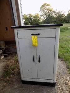 lot 346 image: Vintage tin cabinet