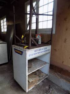 lot 347 image: Metal Cabinet on casters