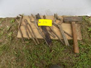 lot 376 image: Antique Metal hand tools