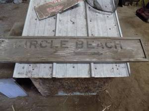 lot 385 image: Old wooden sign Circle Beach