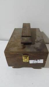 lot 292 image: Shoe shine kit