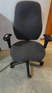 lot 297 image: Cloth adjustable office chair