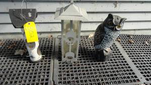 lot 302 image: Owl & 2 Bird feeders