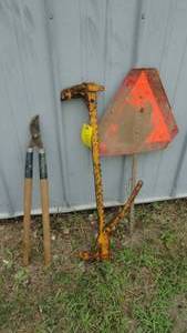 lot 359 image: Fence stretcher, Trimmer, Slow moving sign
