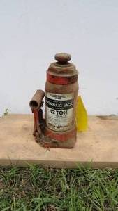 lot 360 image: 12 ton Hydraulic Jack
