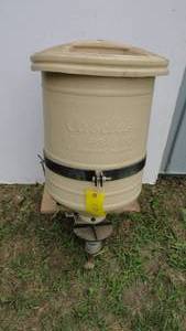 lot 370 image: Cabelas ATV Spreader