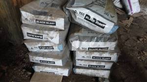 lot 371 image: 10 - 50 lbs Black blasting Crystals