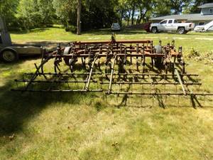 lot 513 image: Brady Mfg Digger with spring tooth