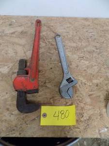 lot 480 image: 18 Pipe wrench  12 Crescent wrench