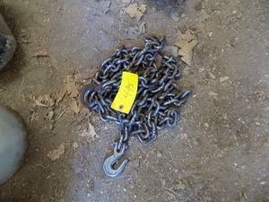 lot 495 image: Tractor chain 14 2 end hooks