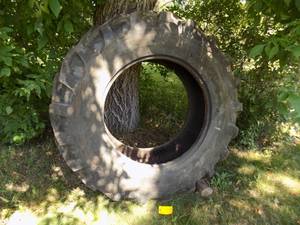 lot 505 image: Tractor Tire Coop Agri Radial Tubeless (has a hole in it)
