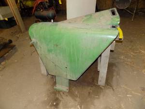 lot 435 image: Pair of John Deere Fenders for 4020 D tractor