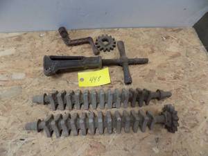 lot 448 image: Vintage Cast Iron items