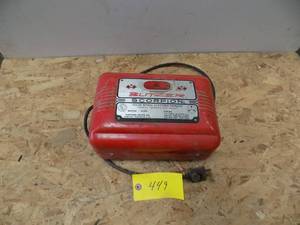 lot 449 image: Electric Fencer